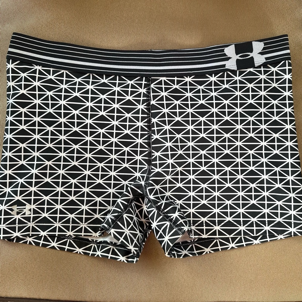 Under Armour Black and White Athletic Shorts Geometric Design